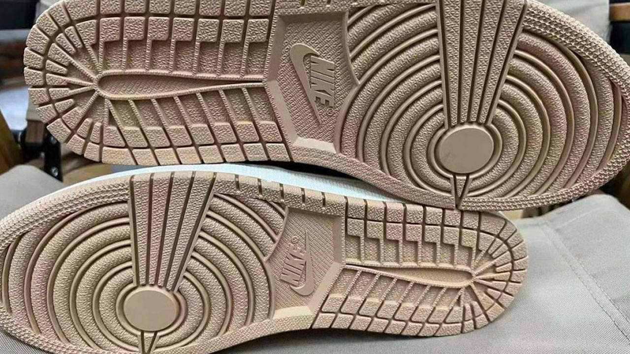 Air Jordan 1 High OG "Heirloom"