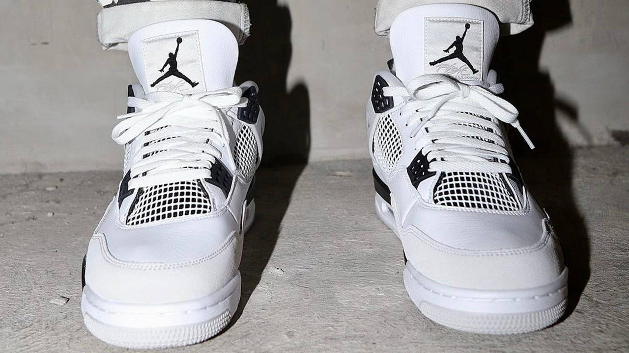 Air Jordan 4 "Military Black"