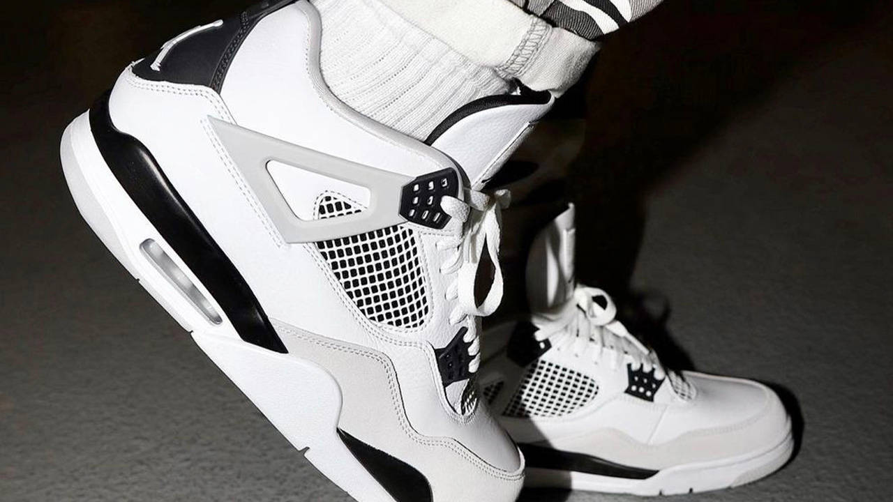 Air Jordan 4 "Military Black"