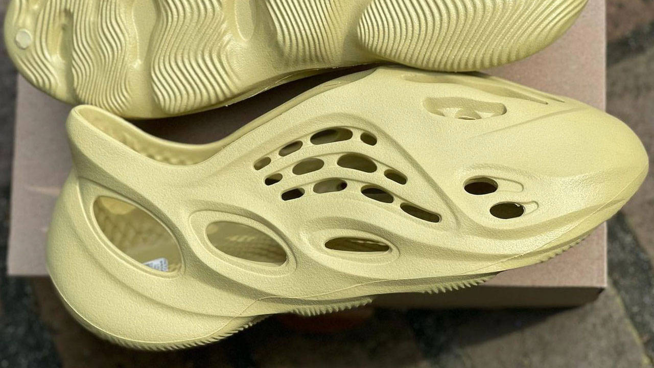 Yeezy Foam Runner "Sulfur"
