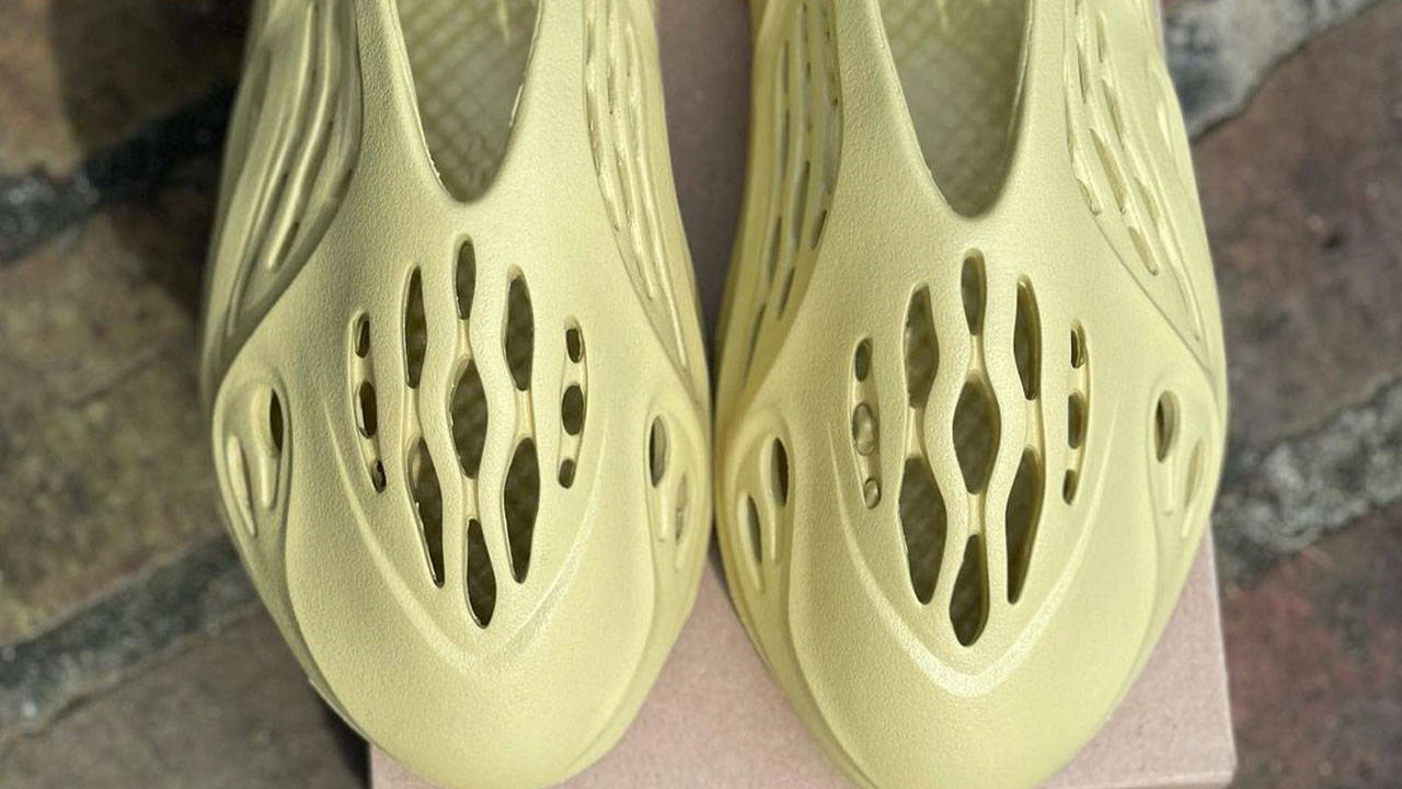 Yeezy Foam Runner "Sulfur"