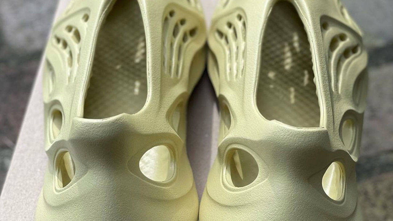 Yeezy Foam Runner "Sulfur"