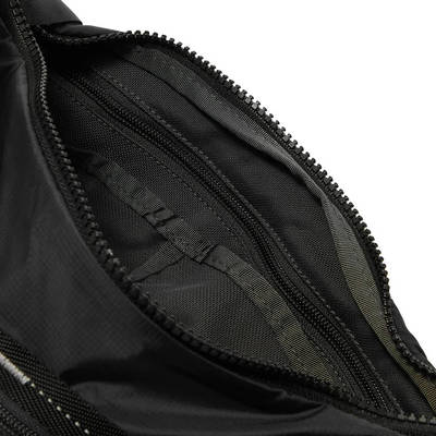 The North Face Flyweight Shoulder Bag zip