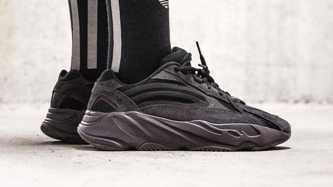 All black yeezy store 700 vanta