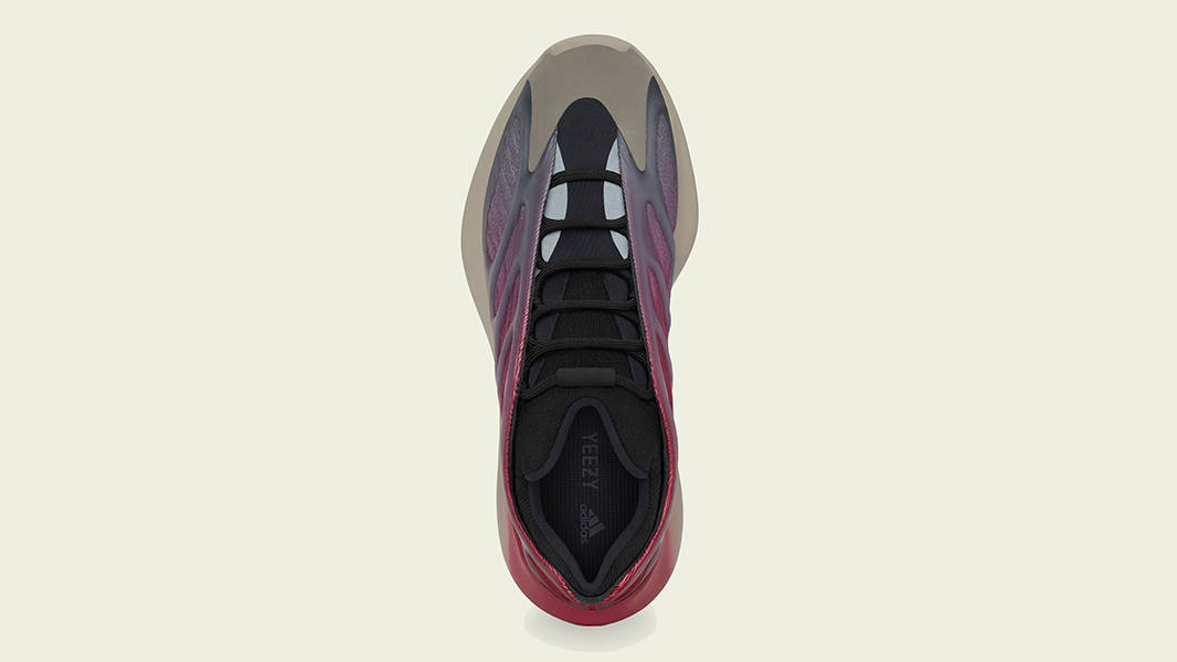 Yeezy 700 V3 Fade Carbon Top