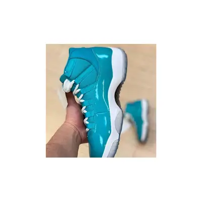 Jordan best sale 11 teal