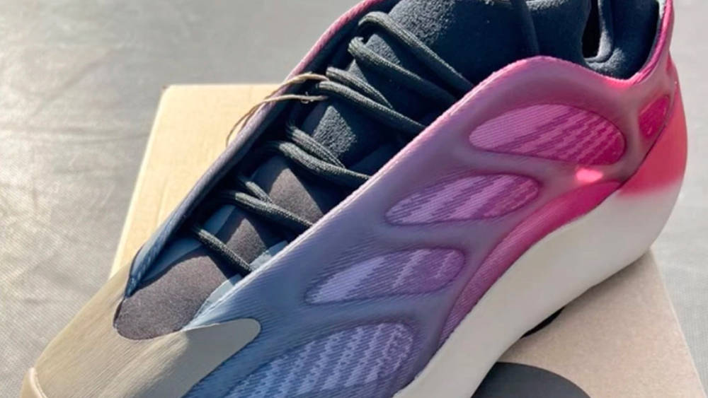 Image via jadagreat38 Yeezy 700 V3 "Fade Carbon"