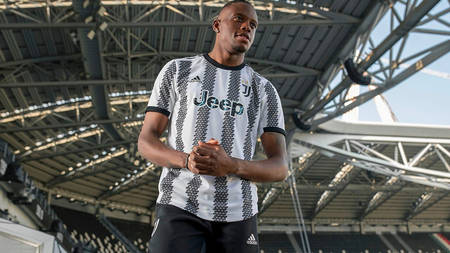 adidas x Juventus Embrace Geometric Style for Its 2022/23 Home Kit adidas x Juventus Embrace Geometric Style for Its 2022/23 Home Kit