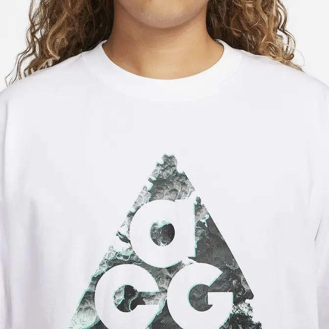 nike acg graphic t shirt