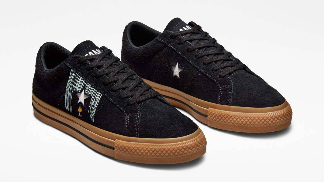 Peanuts x Converse One Star Black Front