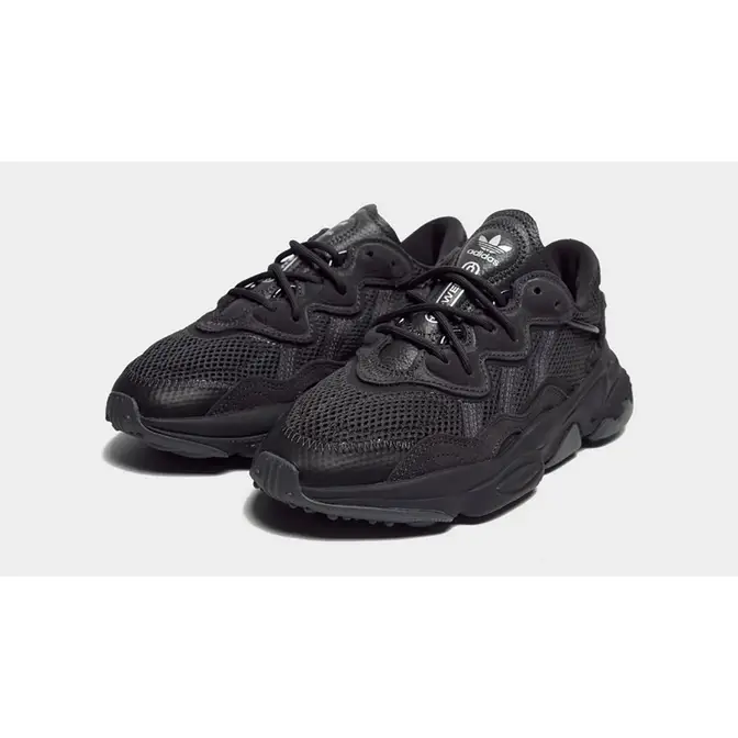 Ozweego adidas triple black best sale