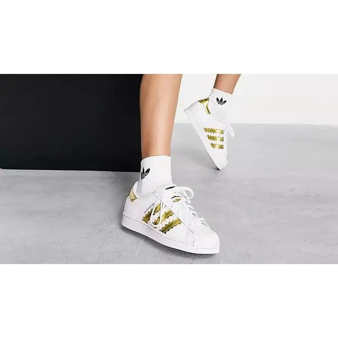 Adidas superstar 2024 gold front