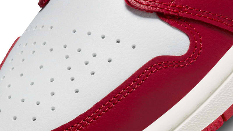 Air Jordan 1 Low Reverse Black Toe Top