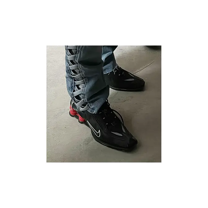 Martine Rose x Nike huarache Shox MR4 Black on feet