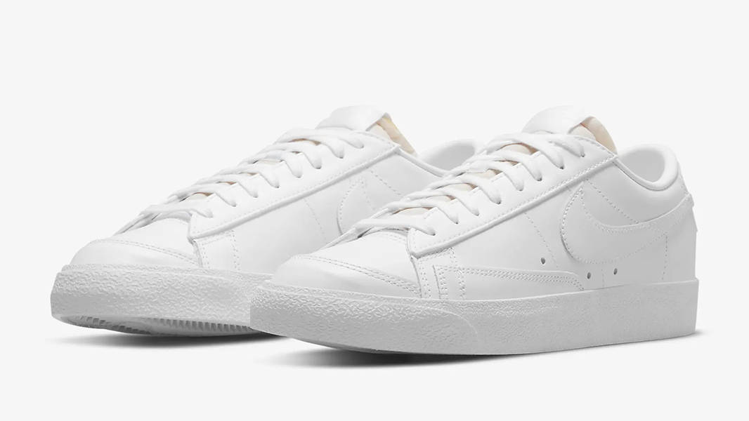 Triple white 2025 nike blazer