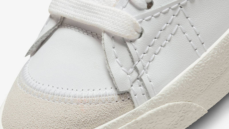 Nike Blazer Low Jumbo White Red DQ1470-104 Detail