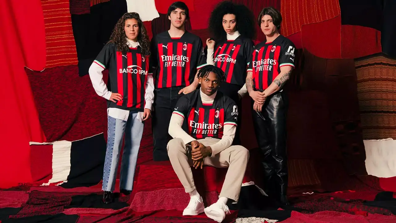 AC Milan Iconic Fans presentation Soccer tracksuit 2022 - Puma