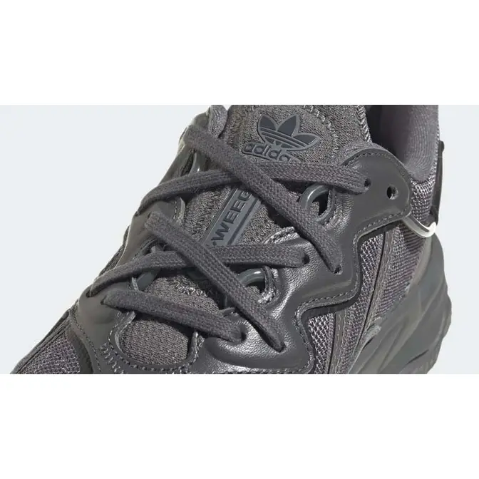 adidas tech Ozweego Grey Core Black Closeup