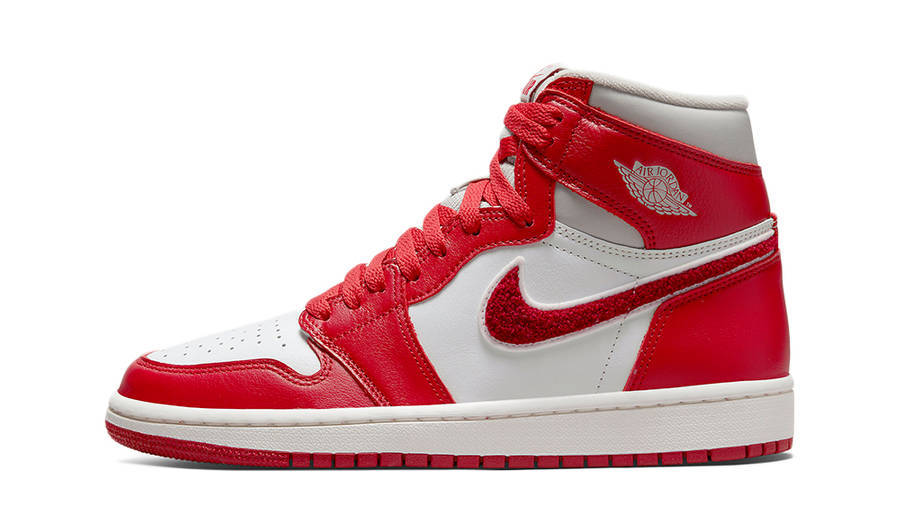 air-jordan-1-high-og-varsity-red-dj4891-061_w900 (1)