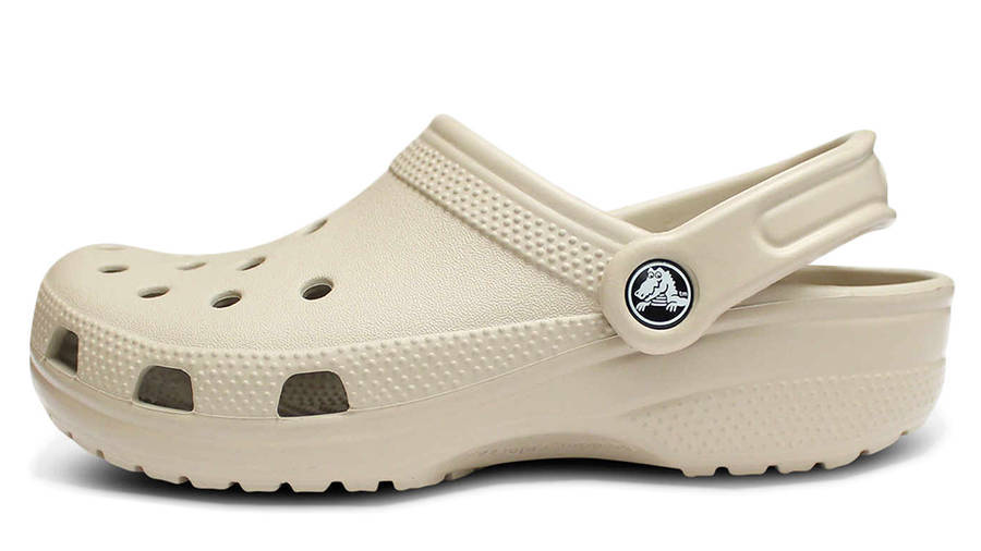 crocs-classic-clogs-beige-main-tsw_w900 (1)