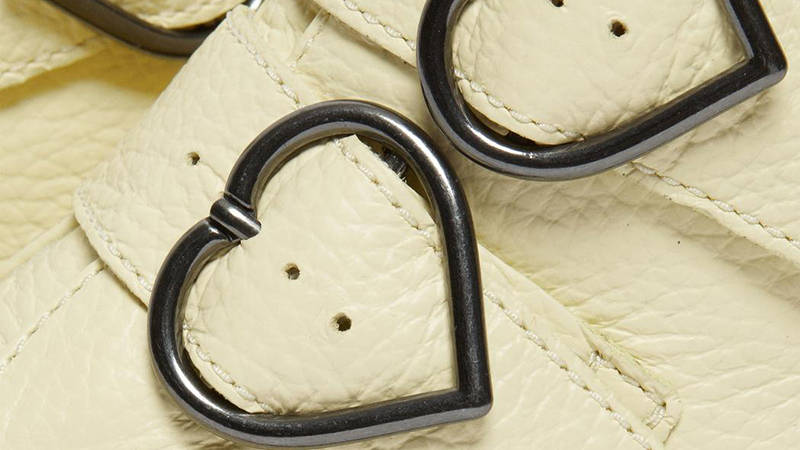 Dr Martens Devon Heart Boots Cream 27347282 Detail