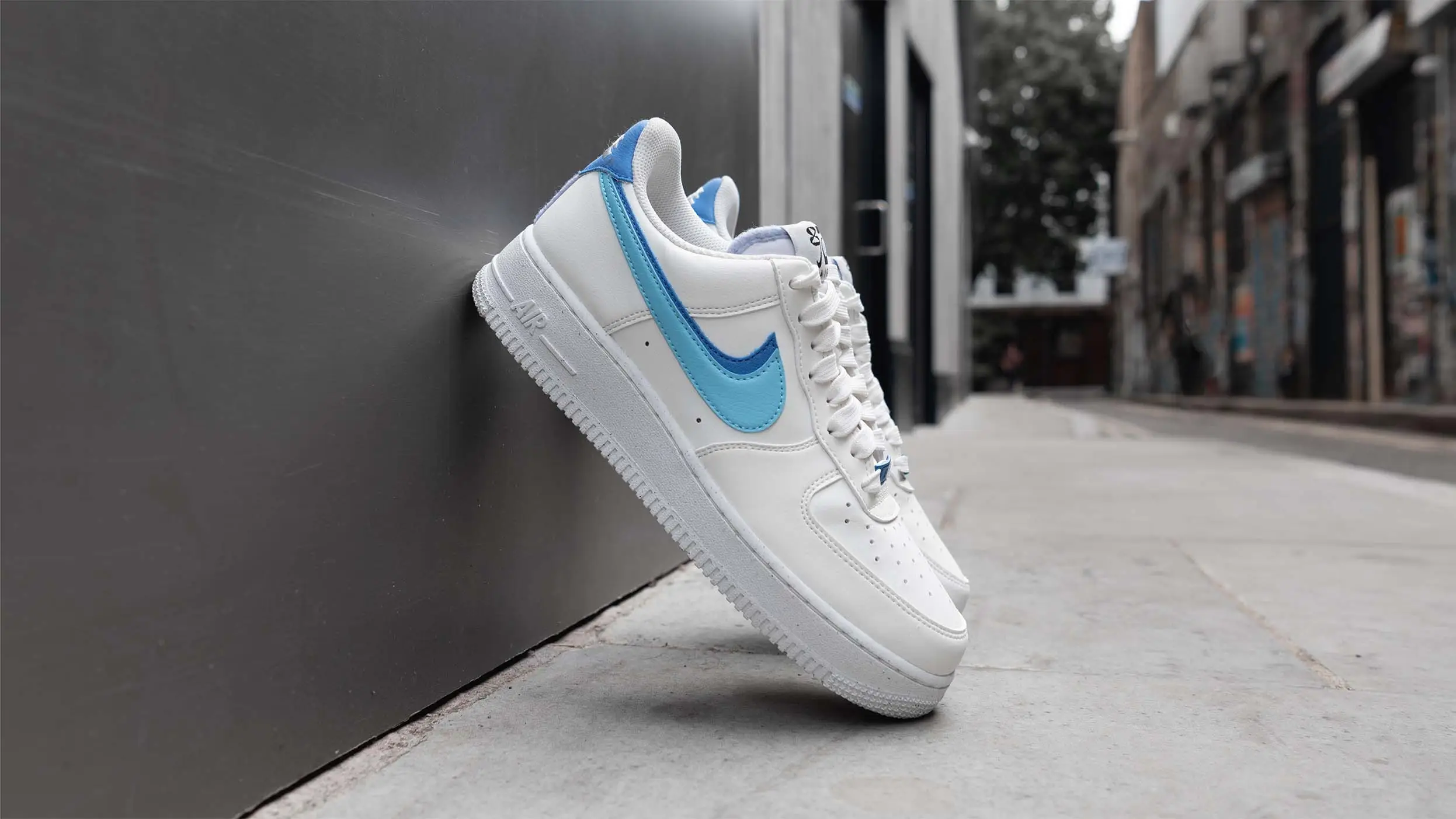 Air force 1s outlet blue swoosh