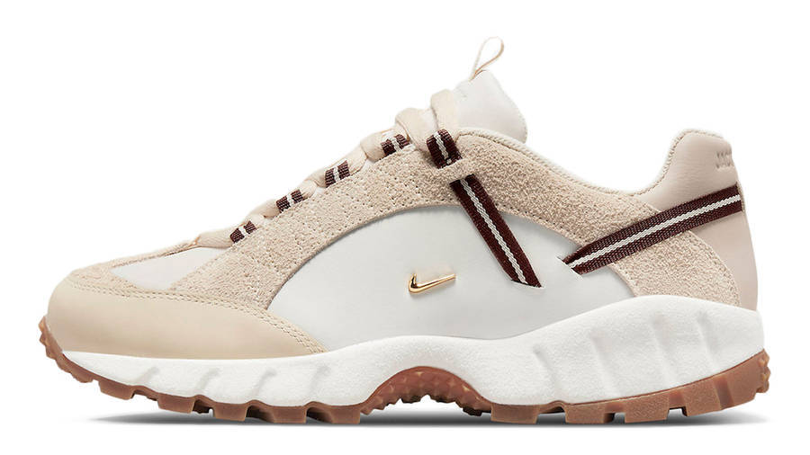 jacquemus-x-nike-air-humara-beige-dr0420-001_w900