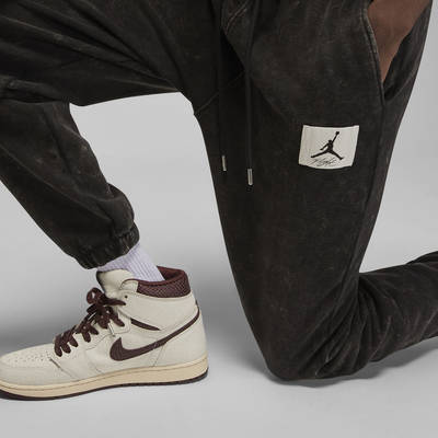 Jordan Essential Statement Washed-Out Fleece Trousers DR3089-010 Detail