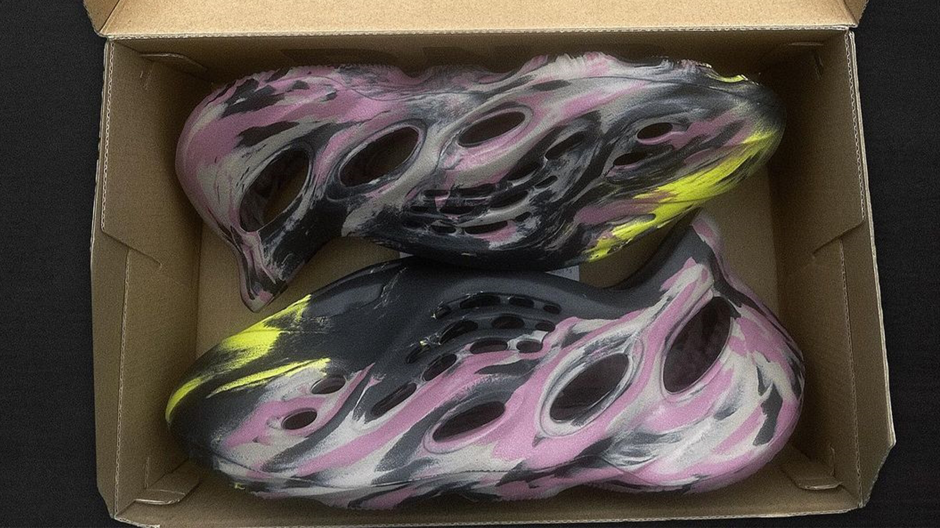 Yeezy Foam Runner MX Carbon