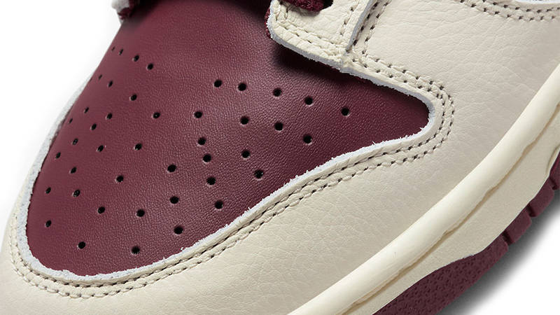 Nike Dunk Low Valentine's Day 2023 DR9705-100 Detail