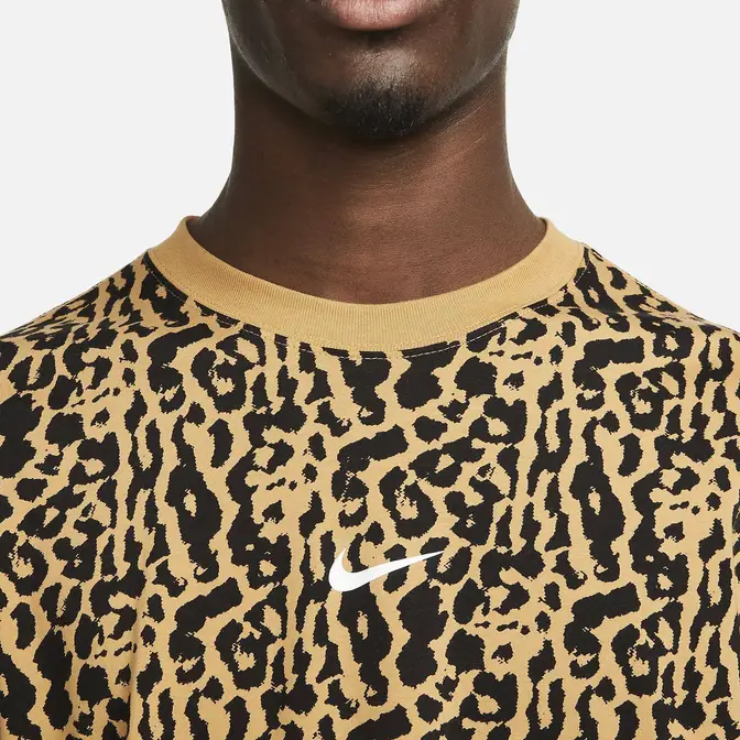 Nike SB Long-Sleeve Print Skate T-Shirt Elemental Gold Closeup Logo