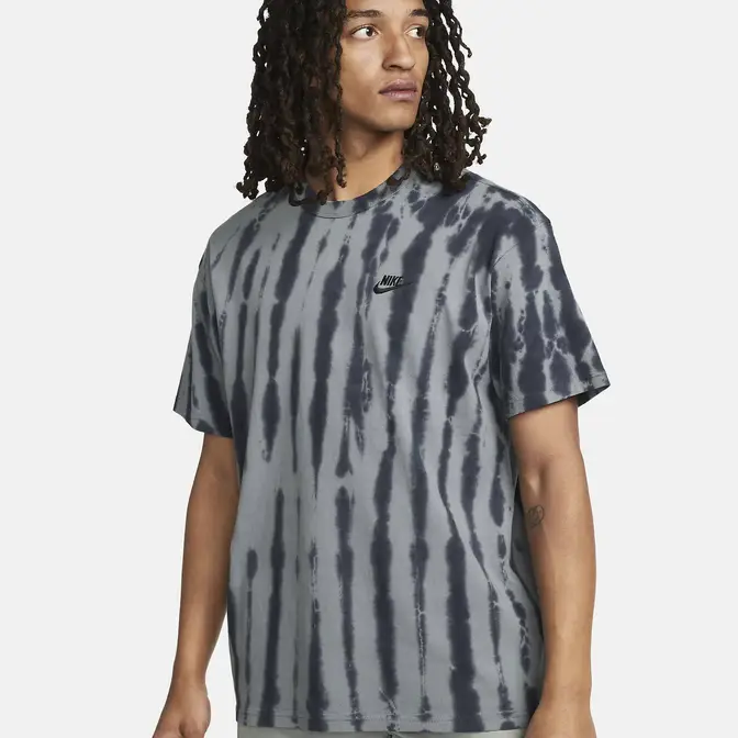 Nike Sportswear Premium Essentials Men's Tie-Dye Max90 T-Shirt.