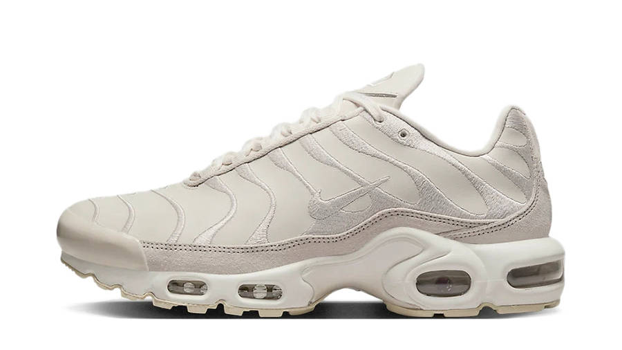 cream air max plus