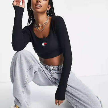 Tommy Jeans Flag Logo Cropped Rib Long Sleeve T-Shirt Tommy Jeans Flag Logo Cropped Rib Long Sleeve T-Shirt
