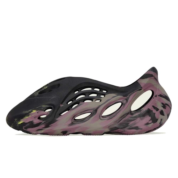 Yeezy Foam Runner MX Carbon 1