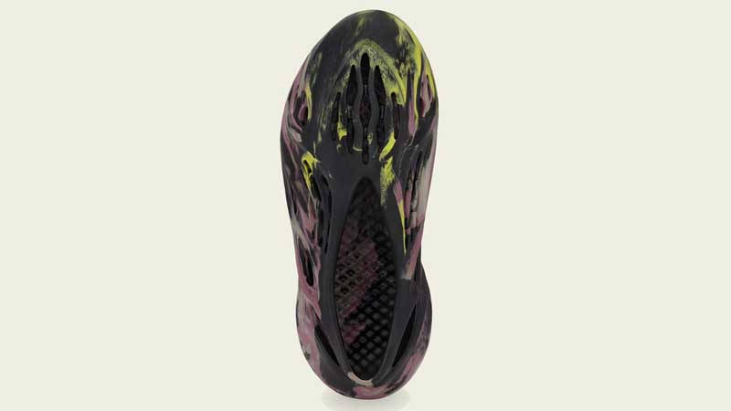 Yeezy Foam Runner MX Carbon Top