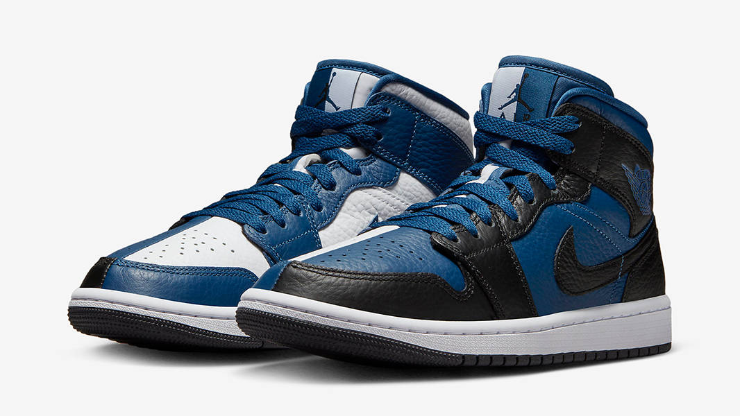 Blue and shop white jordan 1s