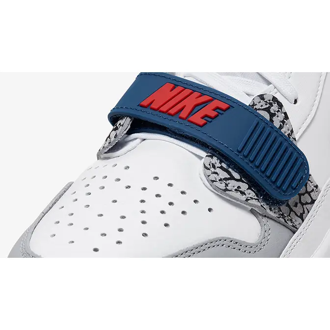 Your First Look at Nikes Fuzzy Air tech air Jordan 1 High "Panda" Low True Blue CD7069-104 Detail