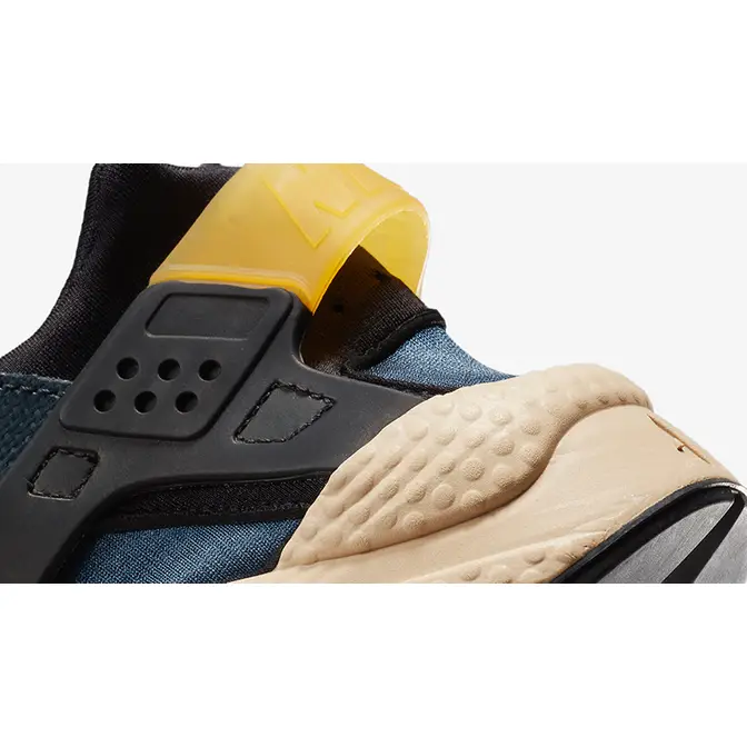 Nike Air Huarache Teal Yellow DZ4852-001 Detail 2