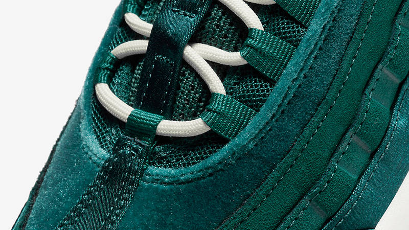 Nike Air Max 95 Green Velvet Detail