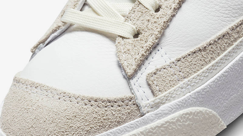 Nike Blazer Mid 77 Remastered White Orange DQ7673-101 Detail