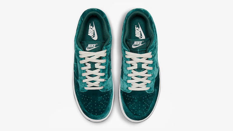 Nike Dunk Low Green Velvet DZ5224-300 Top