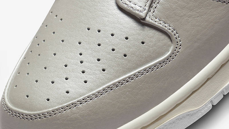 Nike Dunk Low Metallic Silver DX3197-095 Detail
