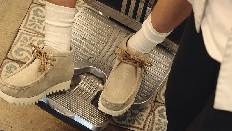 A BATHING APE MANHUNT Beige Front 2