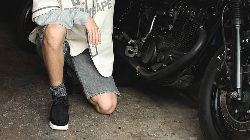 A BATHING APE MANHUNT Black on foot
