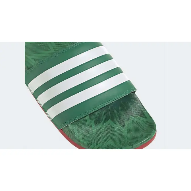 adidas rojos Adilette Comfort Slides Vivid Green Closeup