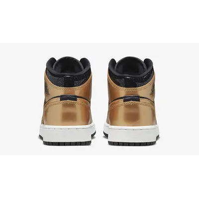 Nike jordans outlet black and gold