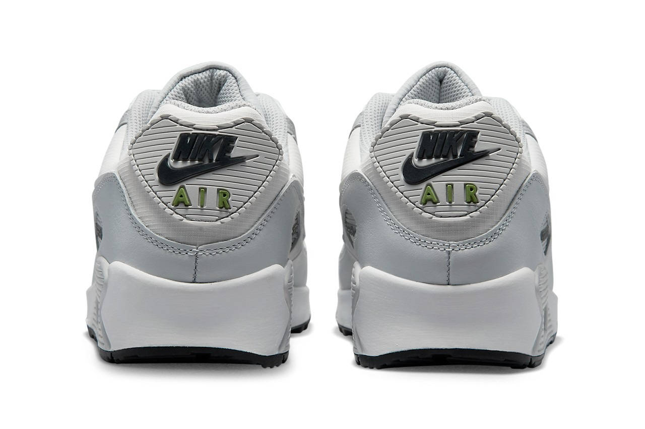 Nike Air Max 90 GORE-TEX Photon Dust Colourway