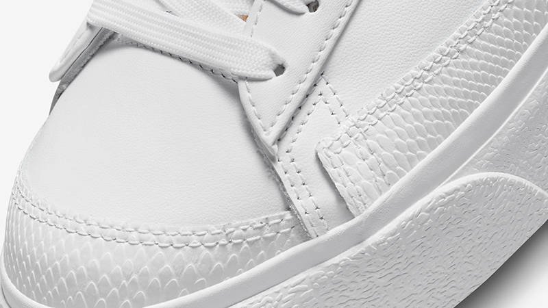 Nike Blazer Low Platform White Stingray Black DZ5210-100 Detail