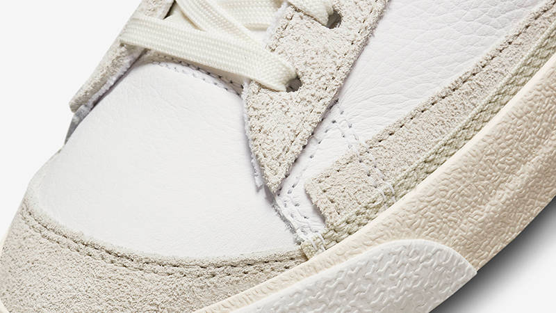 Nike Blazer Mid 77 Remastered White Black DQ7673-100 Detail